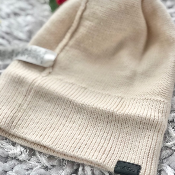 ?New COACH BEAUTIFUL CREAM COLOR HAT WITH Pom Pom main image 11